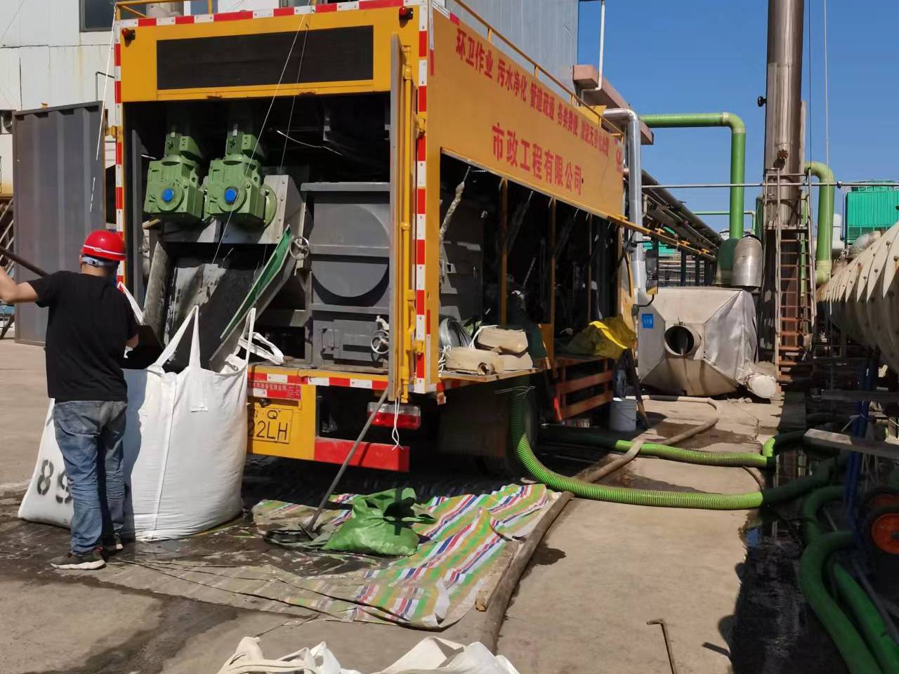 东川淤泥压干处理